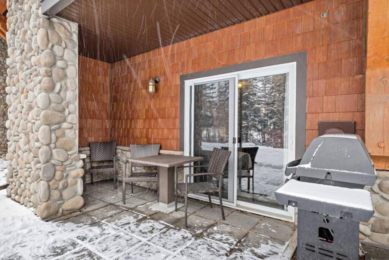 Holiday home Nature's Nook By Instant Pool & Hottub *