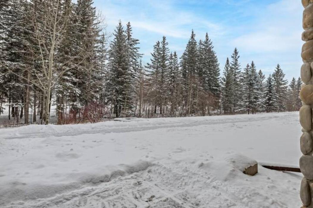Nature's Nook By Instant Pool & Hottub Holiday home Canmore